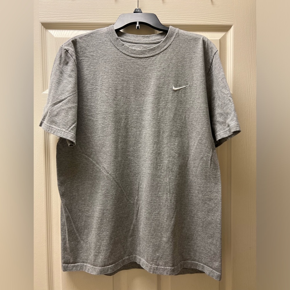 Men’s Nike XL standard fit t-shirt